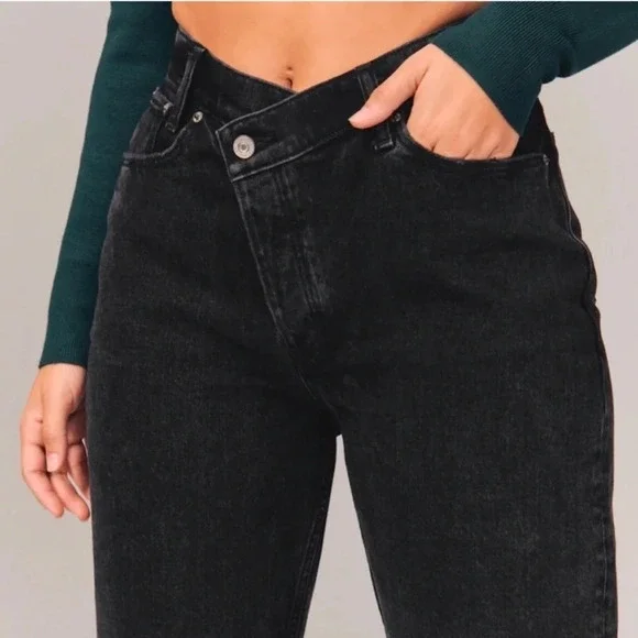 Abercrombie‎ and Fitch Criss Cross High RiseDad Jeans in Black